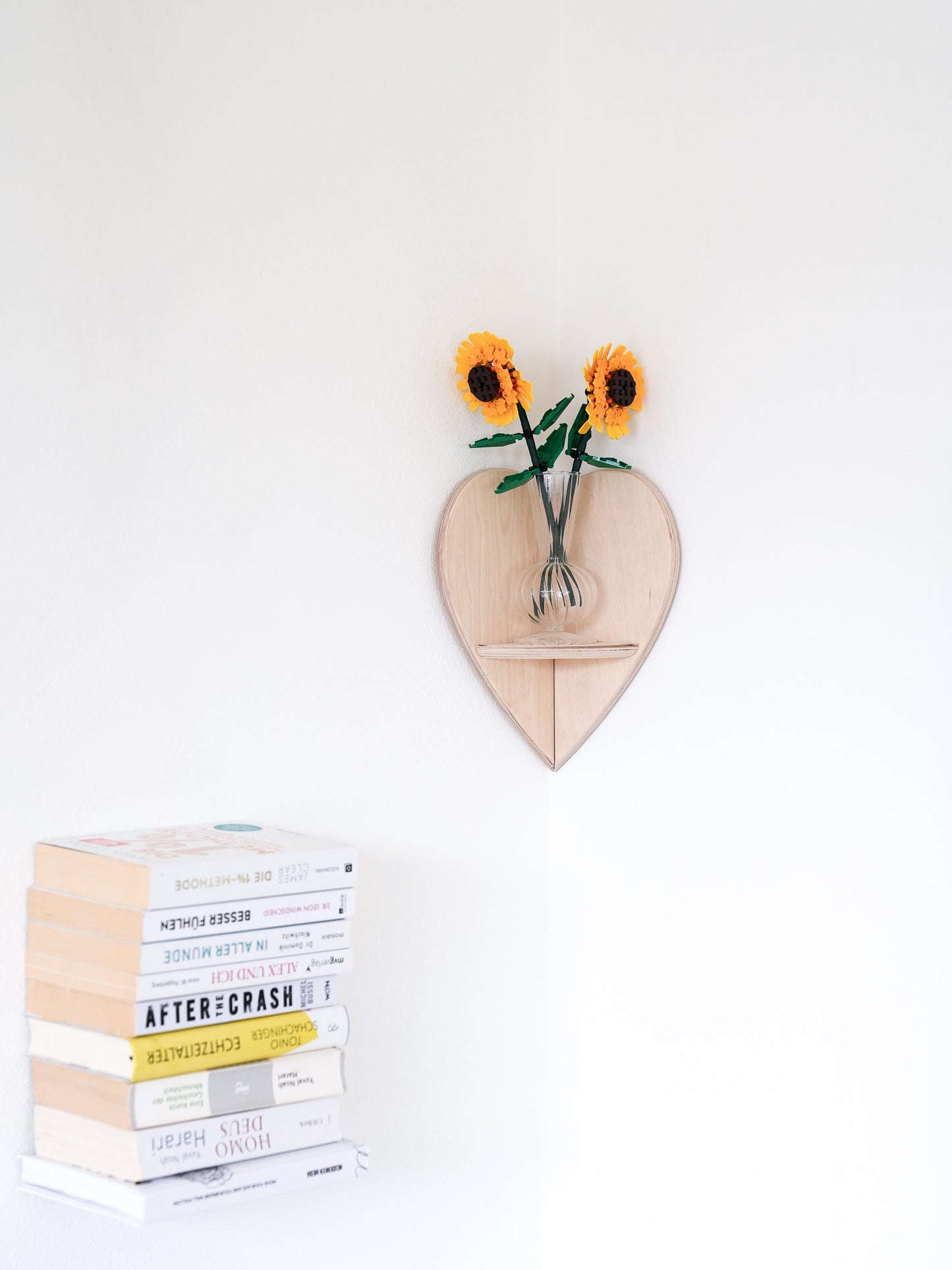 Herzregal aus Holz für eine Innenecke