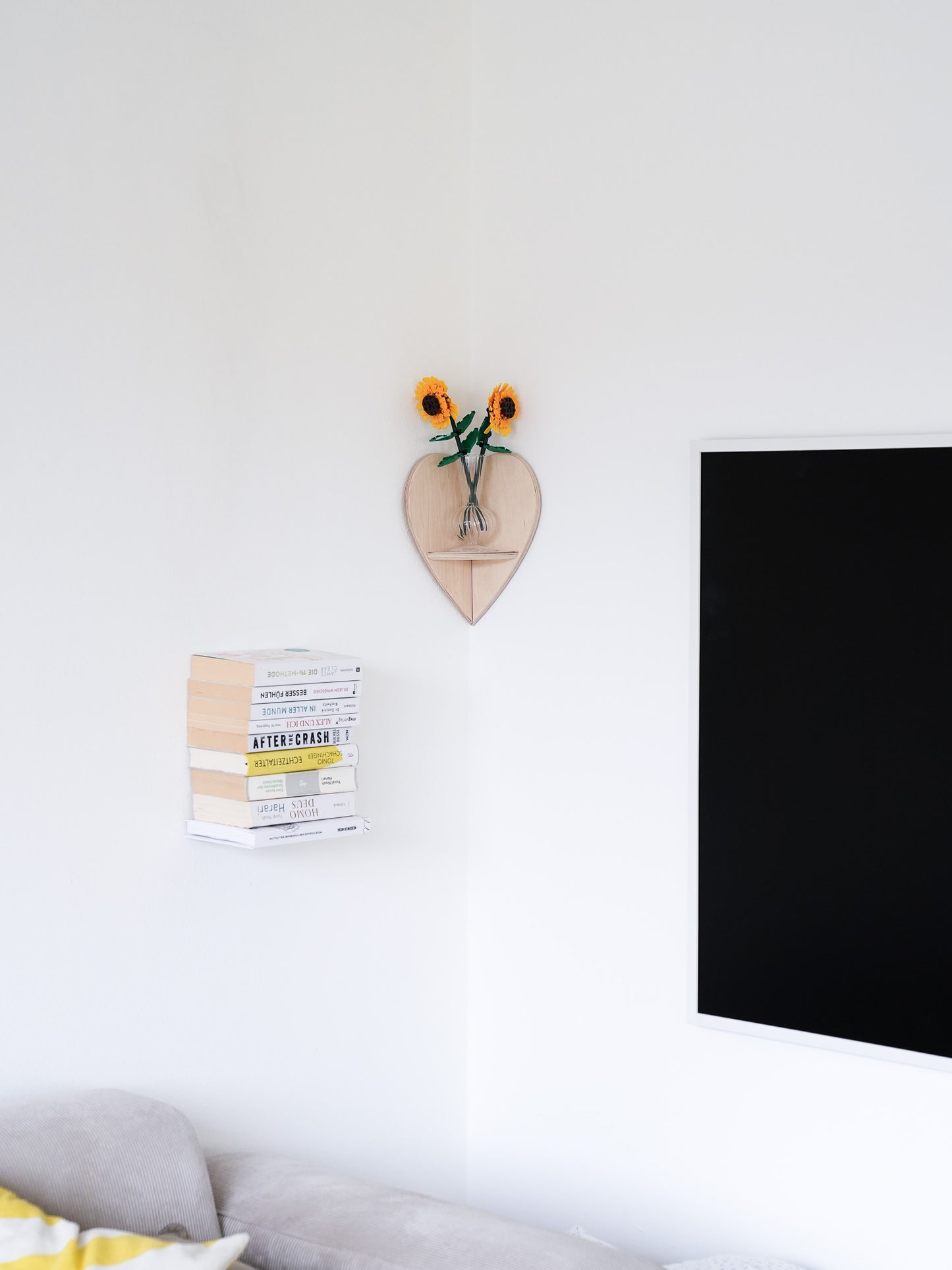 Herzregal aus Holz für eine Innenecke