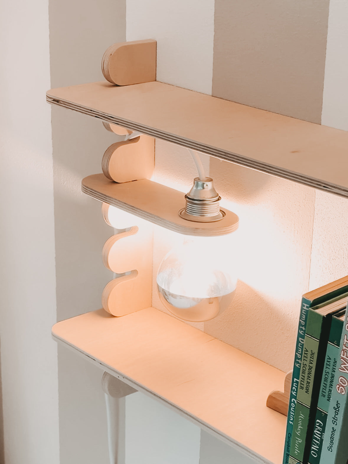 zusätzliches Regalbrett für modulares Holzregal